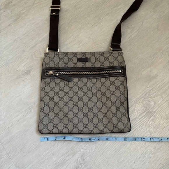 LIKE NEW Authentic Gucci Crossbody - Picture 13 of 14